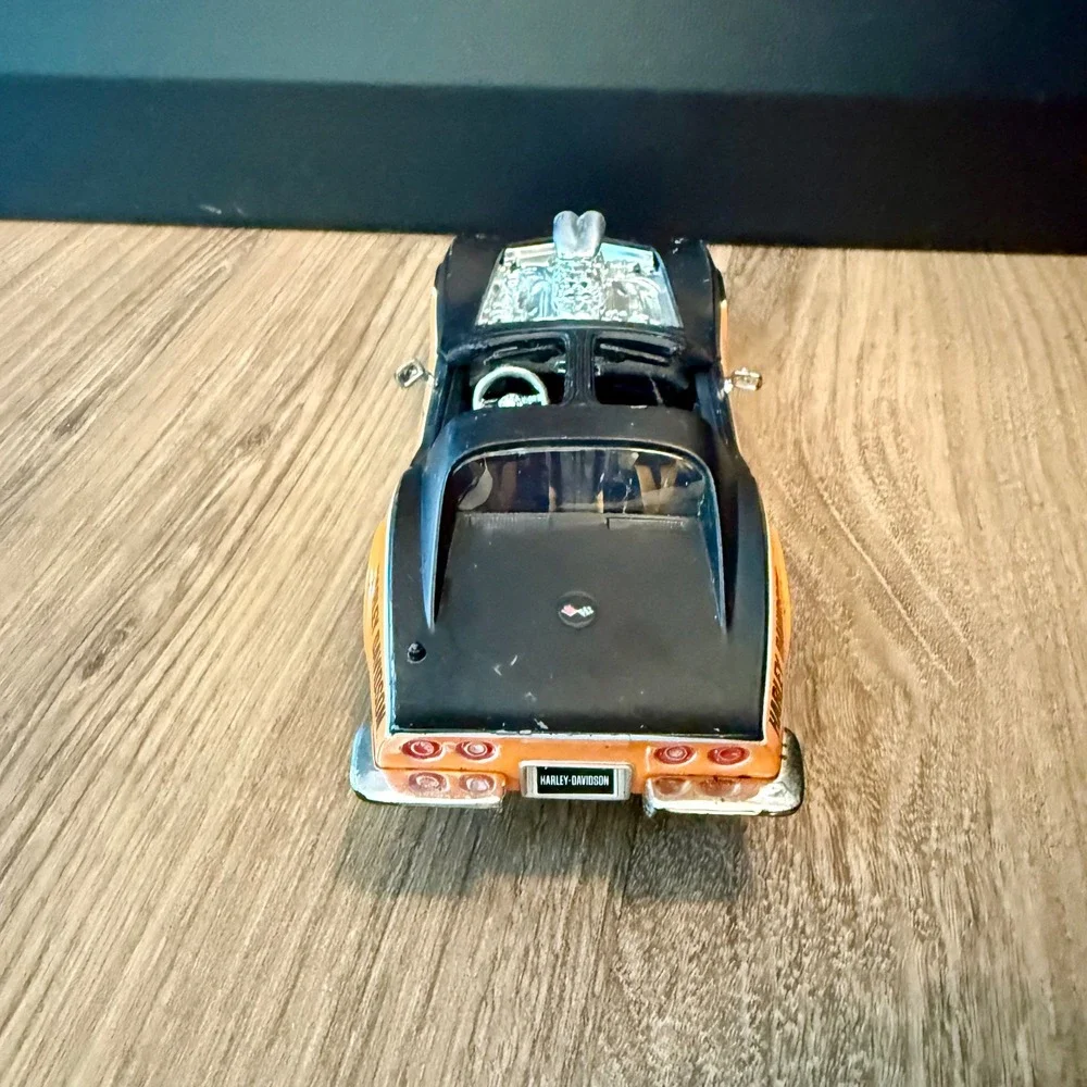 Maisto 1970 Chevrolet Corvette Harley-Davidson 1/24 Diecast Car Black Orange